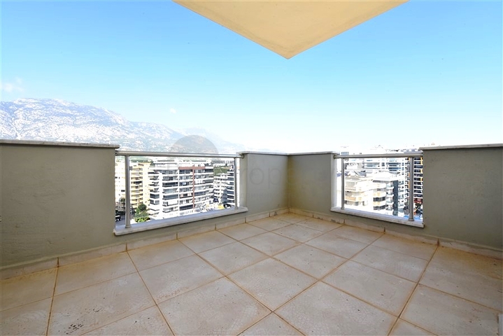 4+1 apartment with separate kitchen in Mahmutlar