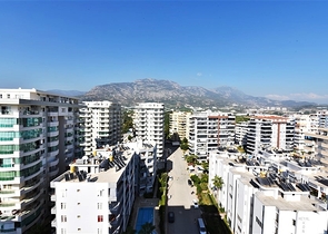 4+1 apartment with separate kitchen in Mahmutlar