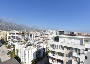 4+1 apartment with separate kitchen in Mahmutlar