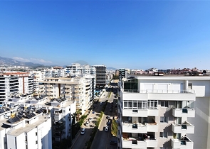 4+1 apartment with separate kitchen in Mahmutlar