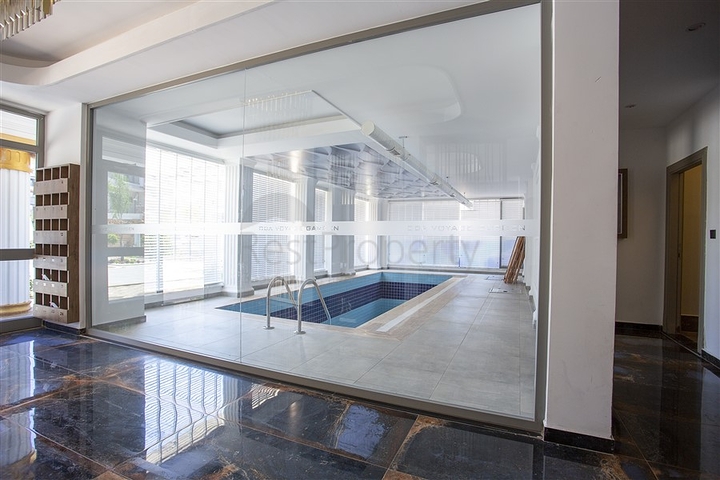 A 2+1 furnished apartment from the owner in a prestigious complex in Oba district