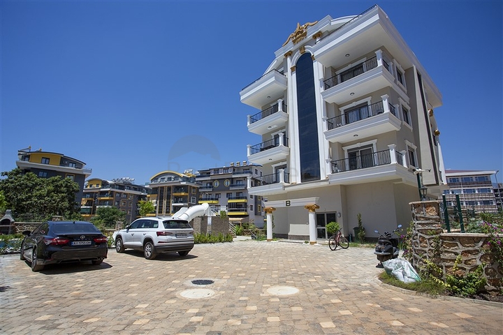 A 2+1 furnished apartment from the owner in a prestigious complex in Oba district