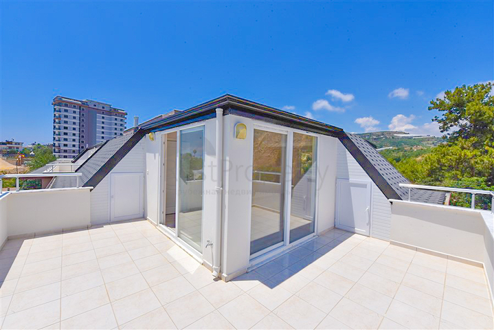 Large 4+1 penthouse of 165 m2