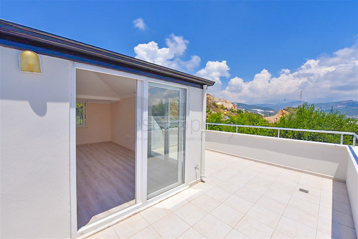 Large 4+1 penthouse of 165 m2