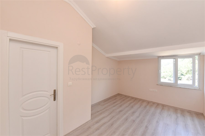 Large 4+1 penthouse of 165 m2