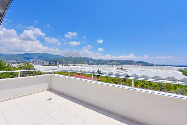 Large 4+1 penthouse of 165 m2