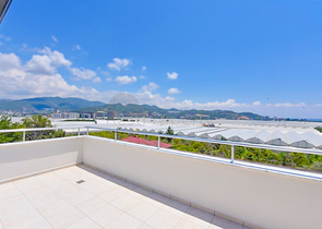 Large 4+1 penthouse of 165 m2