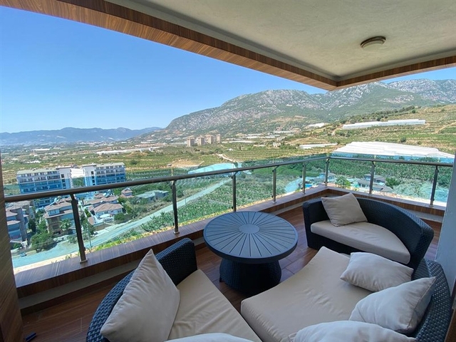 Four-room apartments in Mahmutlar