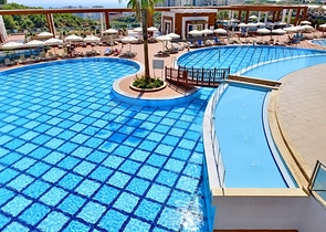 Four-room apartments in Mahmutlar