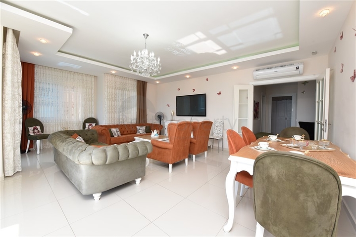 2+1 apartment with separate kitchen 125 m from the sea in Mahmutlar district