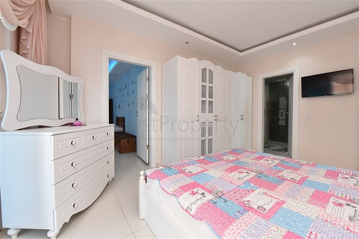 2+1 apartment with separate kitchen 125 m from the sea in Mahmutlar district