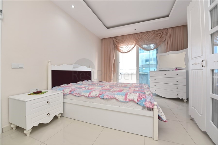 2+1 apartment with separate kitchen 125 m from the sea in Mahmutlar district