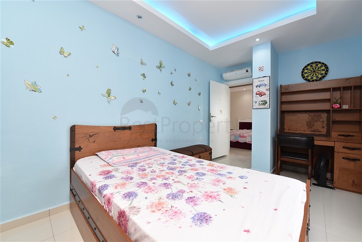 2+1 apartment with separate kitchen 125 m from the sea in Mahmutlar district