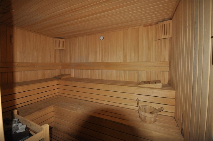 2+1 apartment with separate kitchen 125 m from the sea in Mahmutlar district