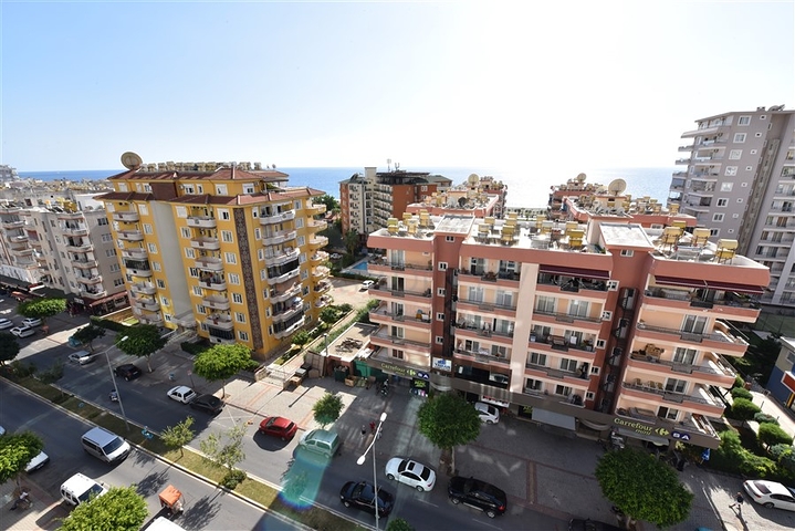 2+1 apartment with separate kitchen 125 m from the sea in Mahmutlar district