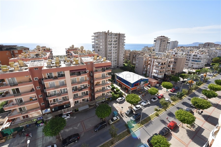 2+1 apartment with separate kitchen 125 m from the sea in Mahmutlar district