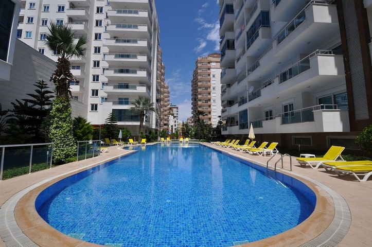 2+1 apartment with separate kitchen 125 m from the sea in Mahmutlar district