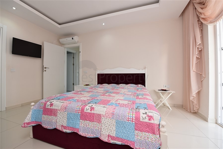 2+1 apartment with separate kitchen 125 m from the sea in Mahmutlar district