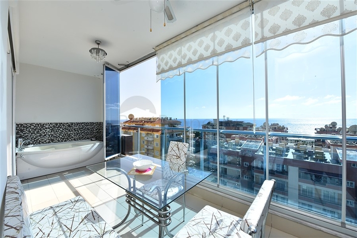 2+1 apartment with separate kitchen 125 m from the sea in Mahmutlar district