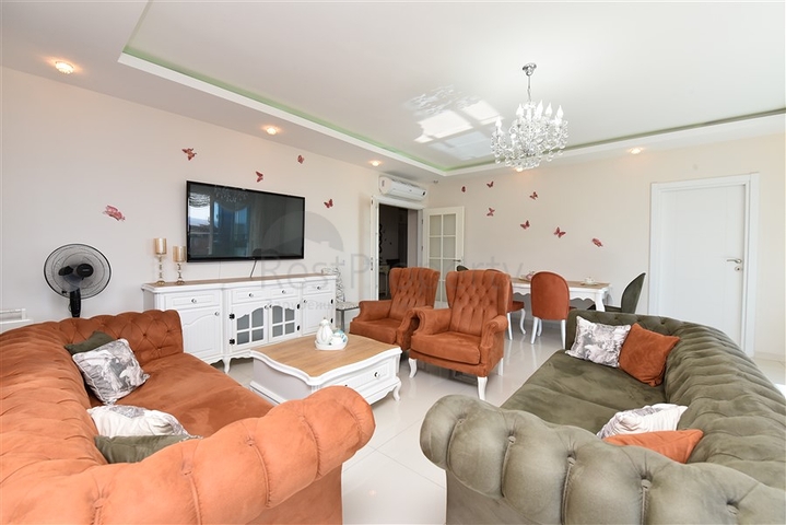 2+1 apartment with separate kitchen 125 m from the sea in Mahmutlar district