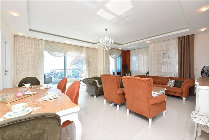 2+1 apartment with separate kitchen 125 m from the sea in Mahmutlar district