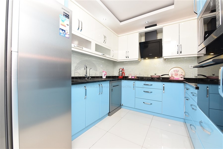 2+1 apartment with separate kitchen 125 m from the sea in Mahmutlar district