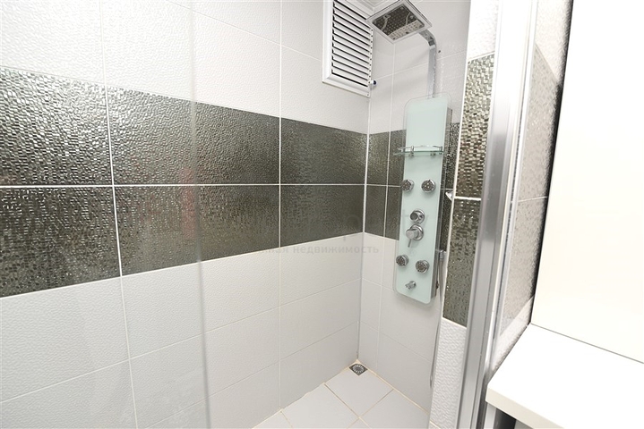 2+1 apartment with separate kitchen 125 m from the sea in Mahmutlar district