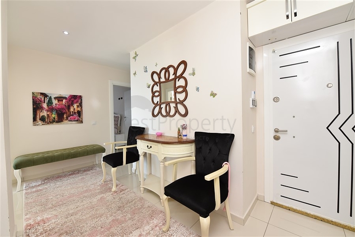 2+1 apartment with separate kitchen 125 m from the sea in Mahmutlar district