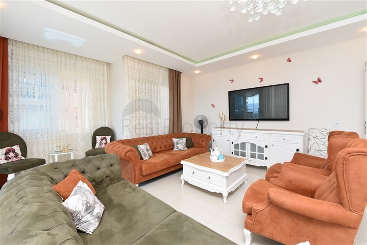 2+1 apartment with separate kitchen 125 m from the sea in Mahmutlar district