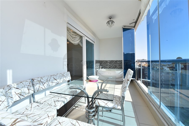 2+1 apartment with separate kitchen 125 m from the sea in Mahmutlar district