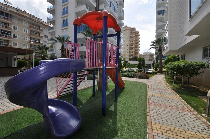 2+1 apartment with separate kitchen 125 m from the sea in Mahmutlar district