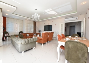 2+1 apartment with separate kitchen 125 m from the sea in Mahmutlar district