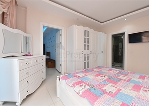 2+1 apartment with separate kitchen 125 m from the sea in Mahmutlar district