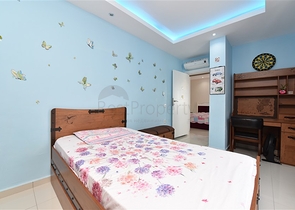 2+1 apartment with separate kitchen 125 m from the sea in Mahmutlar district