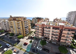 2+1 apartment with separate kitchen 125 m from the sea in Mahmutlar district