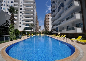 2+1 apartment with separate kitchen 125 m from the sea in Mahmutlar district