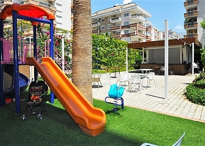 2+1 apartment with separate kitchen 125 m from the sea in Mahmutlar district