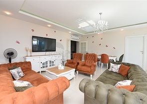 2+1 apartment with separate kitchen 125 m from the sea in Mahmutlar district