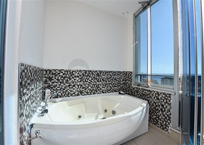 2+1 apartment with separate kitchen 125 m from the sea in Mahmutlar district