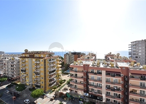 2+1 apartment with separate kitchen 125 m from the sea in Mahmutlar district