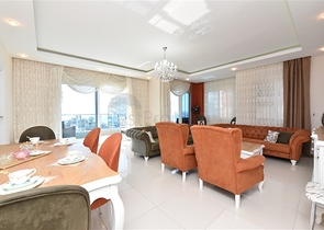 2+1 apartment with separate kitchen 125 m from the sea in Mahmutlar district