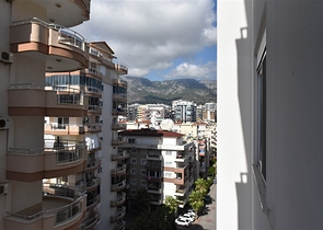 2+1 apartment with separate kitchen 125 m from the sea in Mahmutlar district