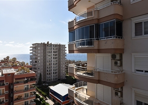 2+1 apartment with separate kitchen 125 m from the sea in Mahmutlar district