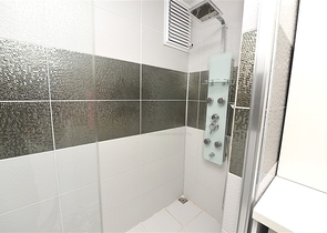 2+1 apartment with separate kitchen 125 m from the sea in Mahmutlar district