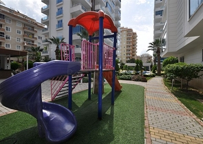 2+1 apartment with separate kitchen 125 m from the sea in Mahmutlar district