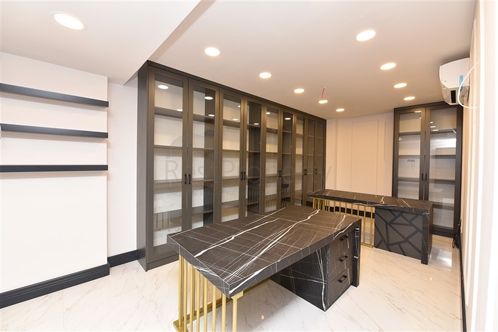 Commercial premises in the center of Mahmutlar