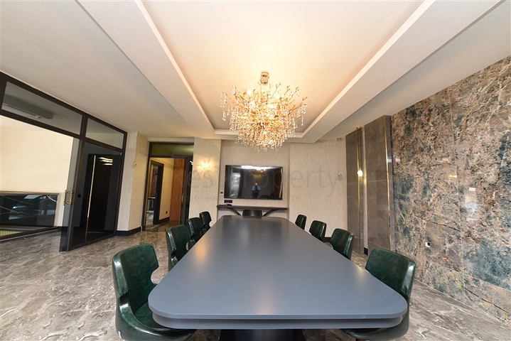 Commercial premises in the center of Mahmutlar