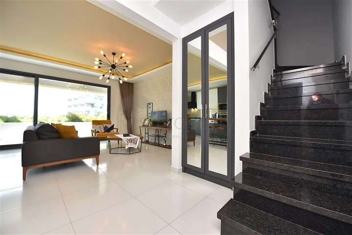 Garden duplex in one of the best complexes in Kargicak district