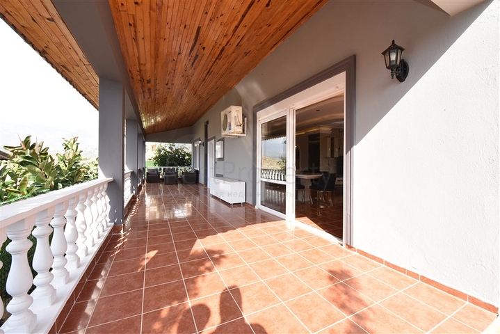 Villa with sea view in Kargicak area