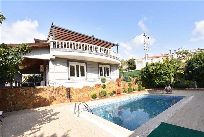 Villa with sea view in Kargicak area